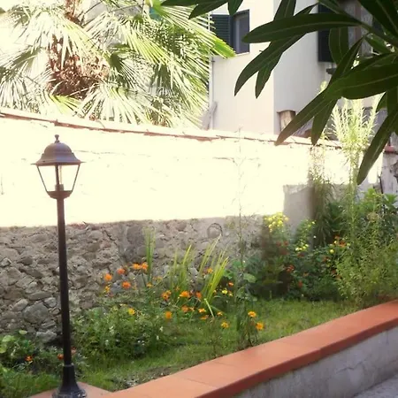 Charming Garden In Апартаменты