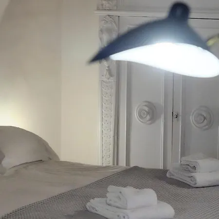 Enchanting With Patio, Lungarno Apartment Florence