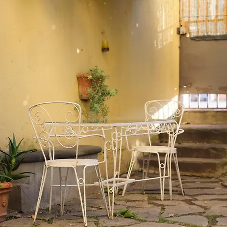 Apartment Enchanting With Patio, Lungarno Florence