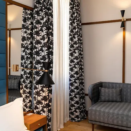 Mate Luca, Hotel Florenz