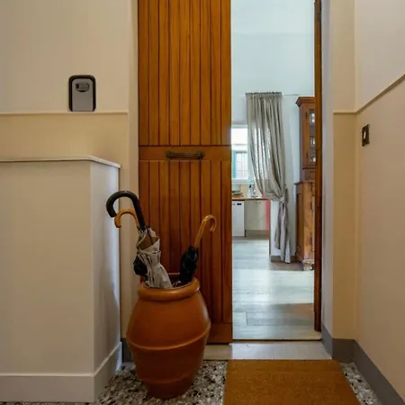 Apartment Bandenere House