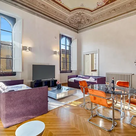 Via Venezia 10 - Renaissance - Historic Charm With Frescoes And Private Courtyard Parking In Heart Apartment *