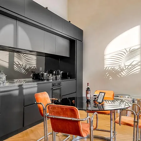 Via Venezia 10 - Renaissance - Historic Charm With Frescoes And Private Courtyard Parking In Heart Apartment Florence