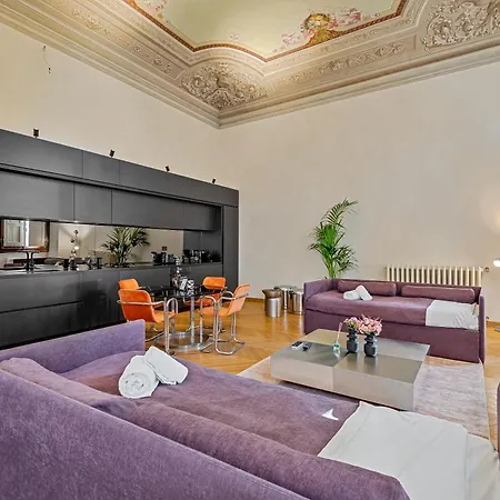 Via Venezia 10 - Renaissance - Historic Charm With Frescoes And Private Courtyard Parking In Heart