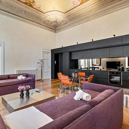 Via Venezia 10 - Renaissance - Historic Charm With Frescoes And Private Courtyard Parking In Heart Apartment Florence