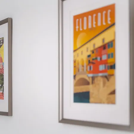 Charming Apartments: Chic Renovated Near Tram Leopolda *