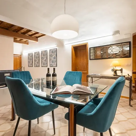 Via Sant'egidio, 3 - Spacious And Bright Just 300mt From The Duomo Διαμέρισμα
