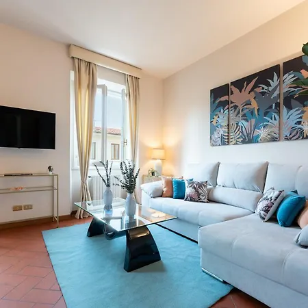 Via Panzani 16, 4th Floor - Patrizia - Bright 300m From Duomo And Train Station Appartamento *