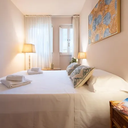 Via Panzani 16, 4th Floor - Patrizia - Bright 300m From Duomo And Train Station Appartamento