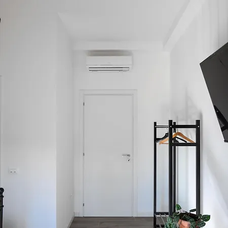 Проживание в семье Casa Enea-camera Matrimoniale Con Bagno Privato-appartamento Condiviso Con Host *