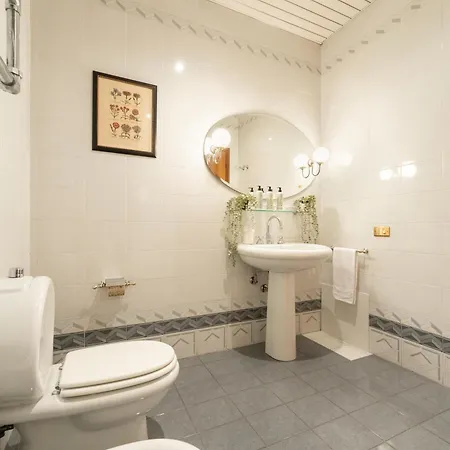 Via Panzani 16, 3rd Floor - Antonella - Elegant & Spacious, 3-bedroom In Historic Center *