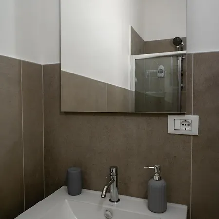 Проживание в семье Casa Enea-camera Matrimoniale Con Bagno Privato-appartamento Condiviso Con Host
