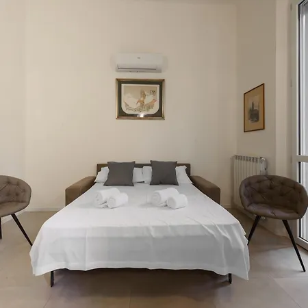 Flora - Brand New Near Historic Center Apartment *