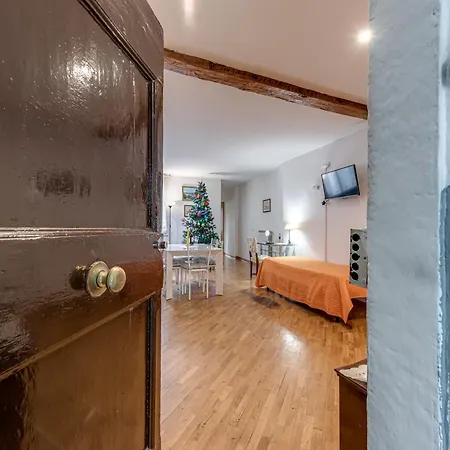 Leonardo Apartment