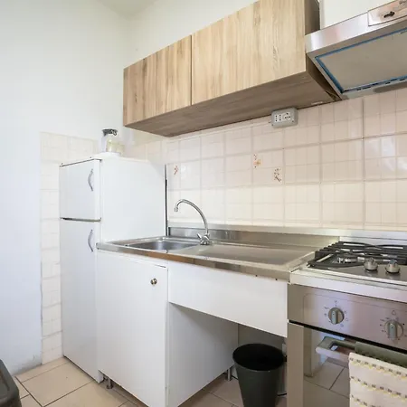 Leone Aparthotel *