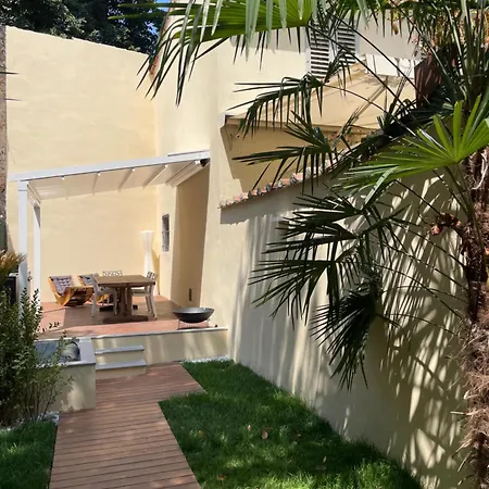 Апартаменты Romantic Getaway *