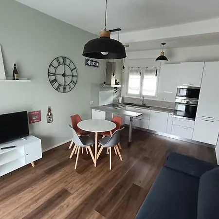 Isola 2 Bedrooms Apartment *