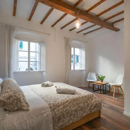 Palazzuolo Renaissance Apartment Florence