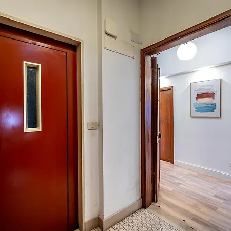Apartment Yd Bright With Parking *