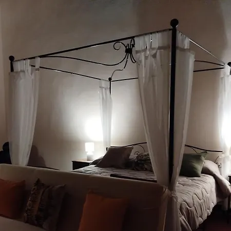 Lo Studio Nel Borgo La Centro Storico Homestay *