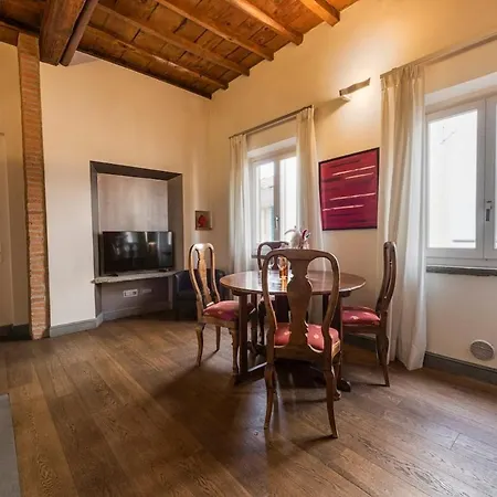 Cosy In Glamorous Santo Spirito Florence