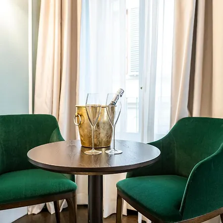 Glimpse Hotel 4*