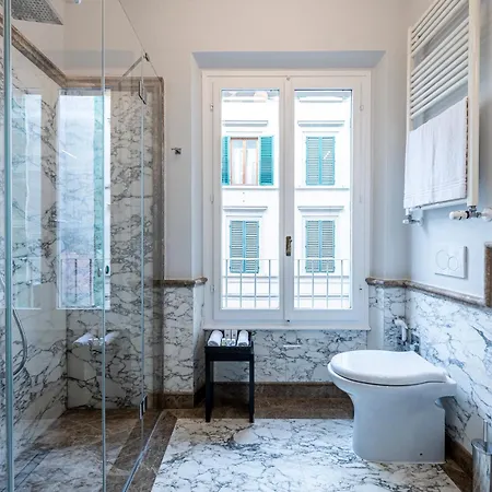 Glimpse Hotel 4*