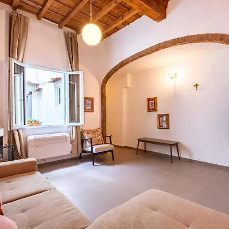 Stylish & Modern Near San Lorenzo Market Флоренция