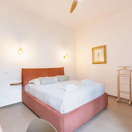 Stylish & Modern Near San Lorenzo Market *