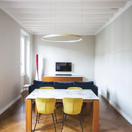 Newly Restored, Historic & Bright Apartment,3 Bed Apartment *
