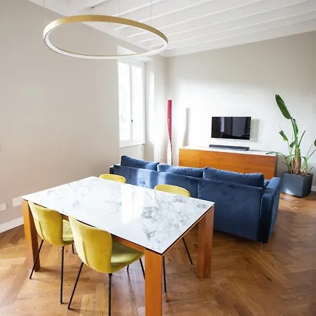 Newly Restored, Historic & Bright Apartment,3 Bed *