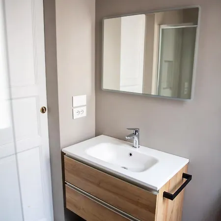 Newly Restored, Historic & Bright Apartment,3 Bed Florence