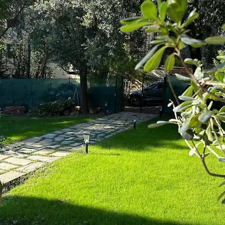 Holiday home Casa Stibbert Garden Retreat