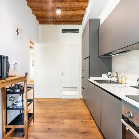 Oltrarno Deluxe, Florence