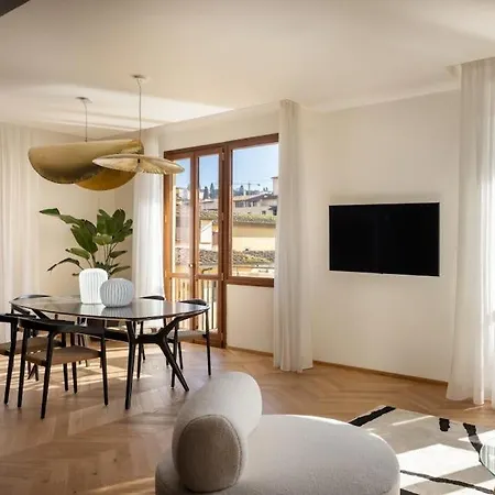 Elegant Renovated 아파트