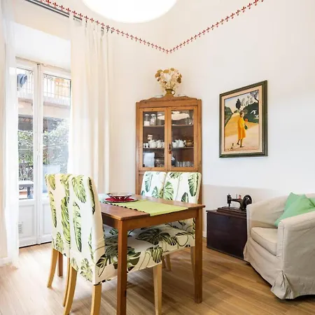 Apartment Comfy Unit Suitable For Work Street Level With Patio Florence