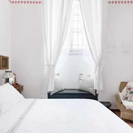 Comfy Unit Suitable For Work Street Level With Patio Apartment Florence