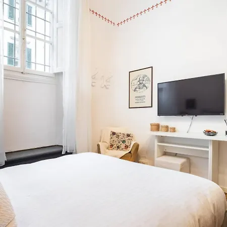 Апартаменты Comfy Unit Suitable For Work Street Level With Patio Флоренция