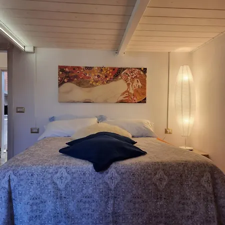 Laura Apartment