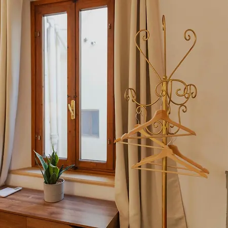 Zanobi 45 Florenz
