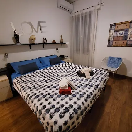 Apartment Away - Pape's Cozy Apartment, Near Airport - 14 Min From Center-10 Minutes Walk From The Baker Hughes Florence