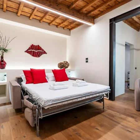 Oltrarno Deluxe, Florence
