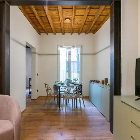 Oltrarno Deluxe, * Florence