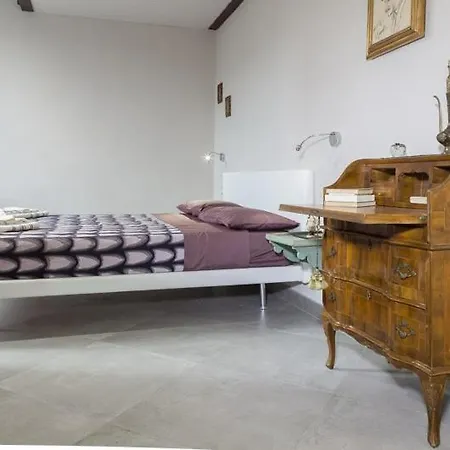 Pitti Flats Serragli Florence