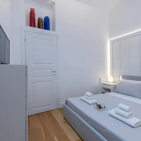 4season Flat 2 Bedrooms 10 Min Walk From The Cathedral Apartment *