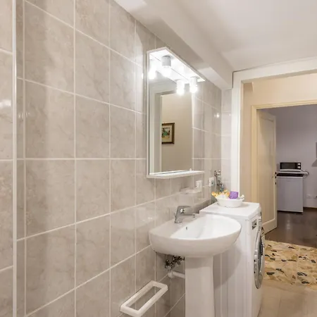 Apartment Le Grazie 1 In *