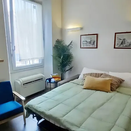 Charming & Spacious Florentine Just Two Mins From Tram Stop Apartment *