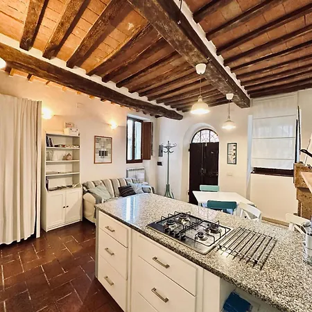 Santa Monaca Medieval Apartment *