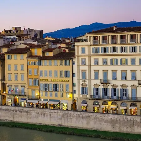 Apartment Ponte Vecchio View Luxury Florence