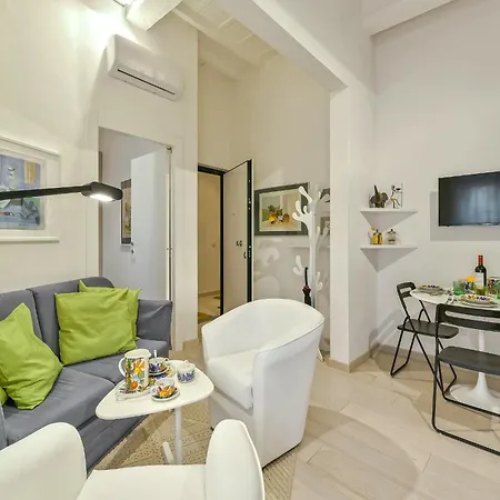 Minerva Arno River Apartment Florence